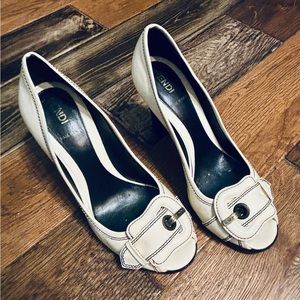 Fendi pumps white/cream patent leather